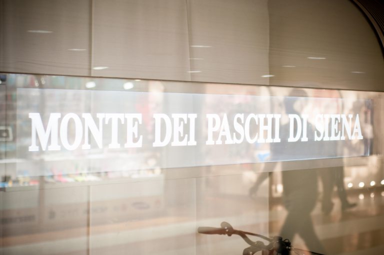 Monte dei Paschi shares suspended after €1.5bn loss