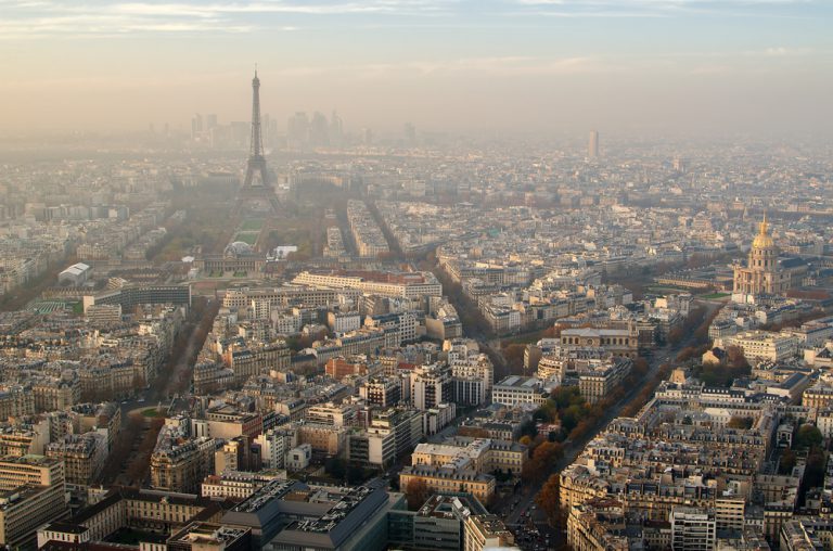 Paris bans cars in a bid to control pollution for third consecutive day