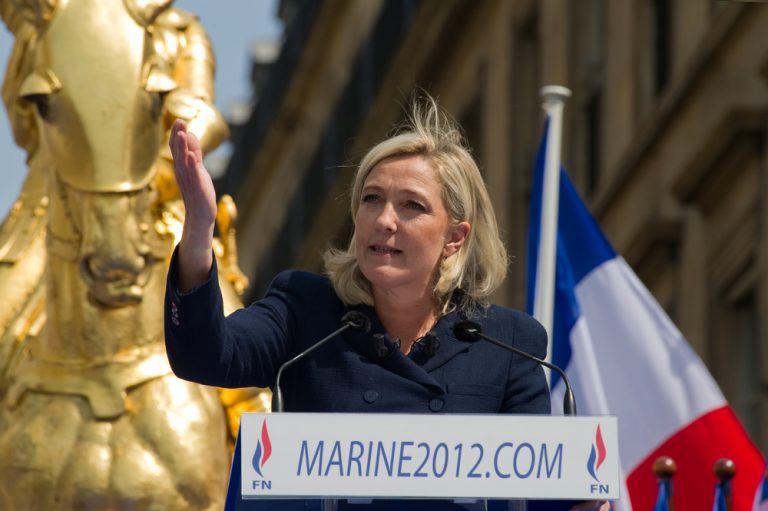 Le Pen lures French farmers to National Front