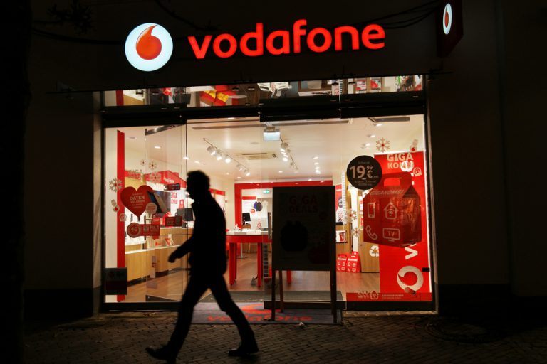 Vodafone plc revenues fall for 2016