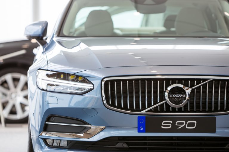 Volvo to stop producing cars with traditional engines from 2019