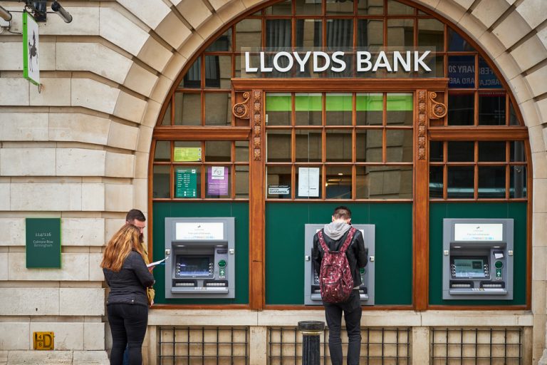 Lloyds apologises for Cardnet error