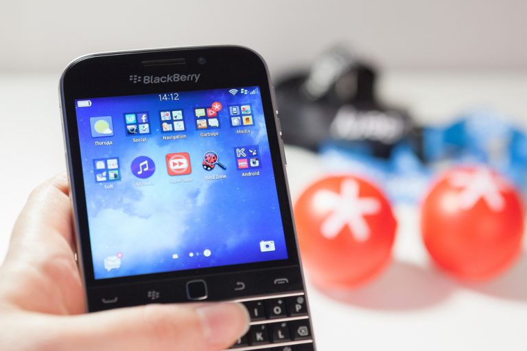BlackBerry shares rally after hitting software sales record