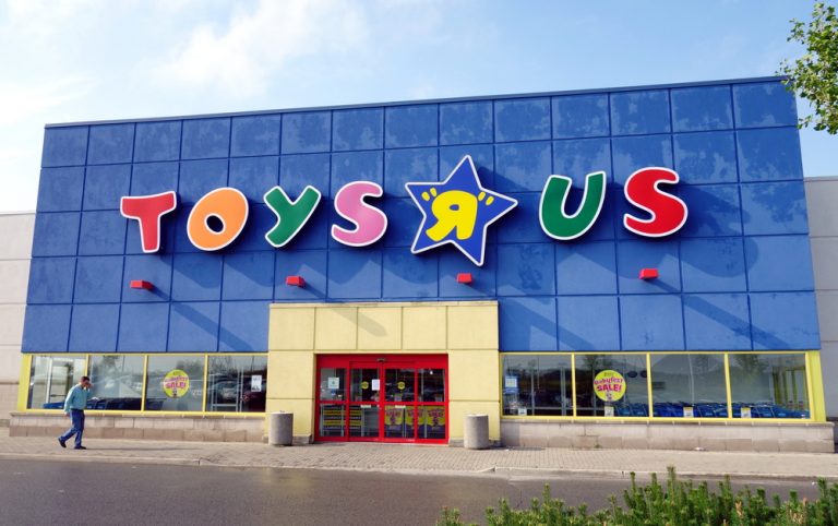 Toys R Us goes into administration