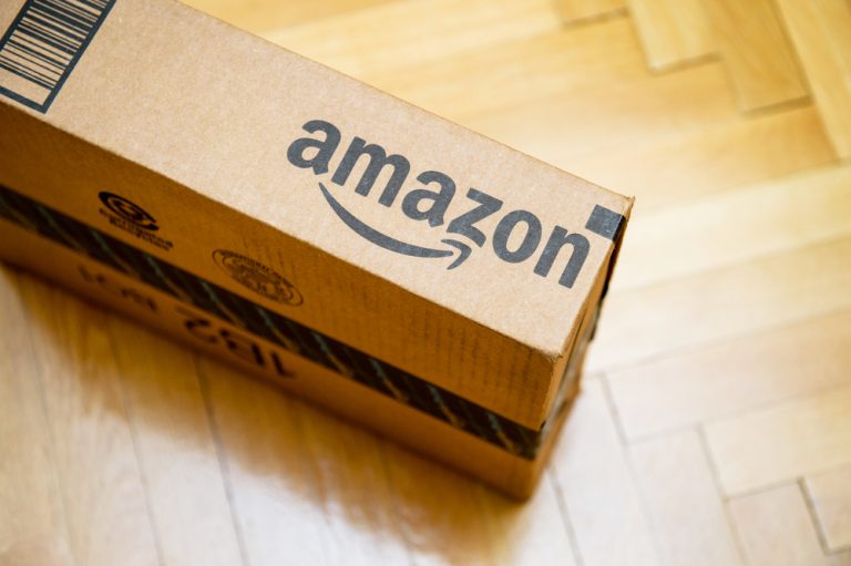 Amazon offers £1,000 bonus for new staff