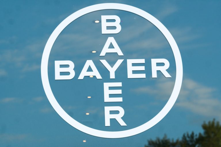 Bayer sales fall 2.6 percent in 4Q